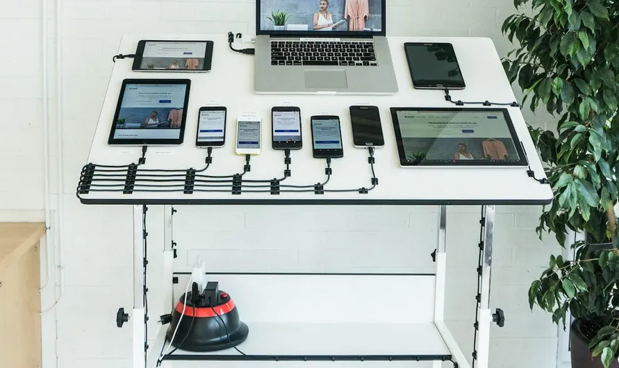 Smartphone testing station
